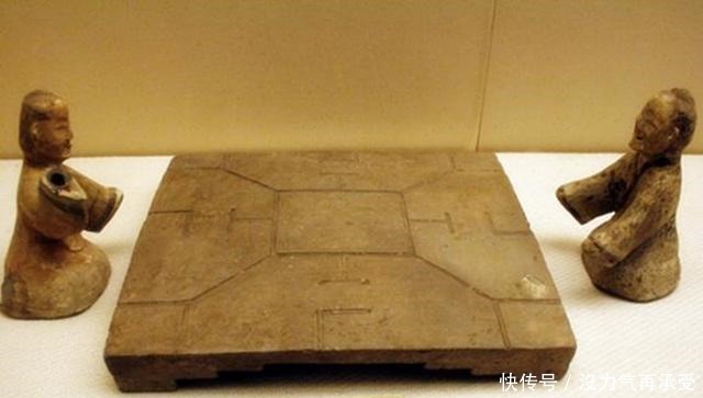 清洗|一块普通石板, 清洗干净后它竟是千年前的棋盘, 却没人知道怎么玩!
