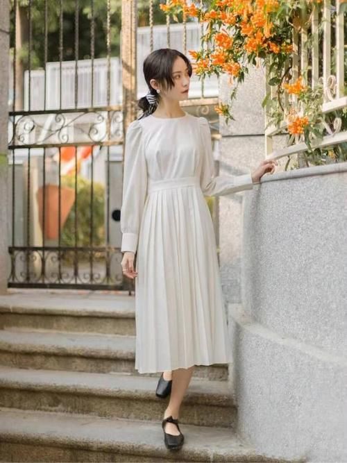 穿搭掌握这4种“色彩组合”，高级洋气显气色，精致女人都爱