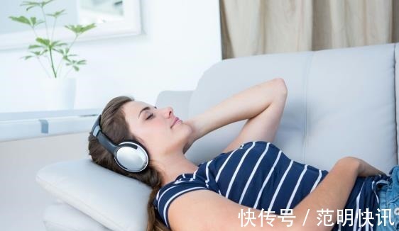 经常性|影响人睡眠的4个因素,劝你尽量远离,做的越多,失眠离你越近