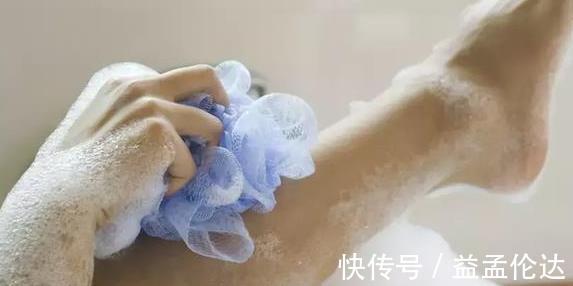 幸福感|建议大家,无论多穷都要给卫生间添3件神器,洗澡时能提升幸福感