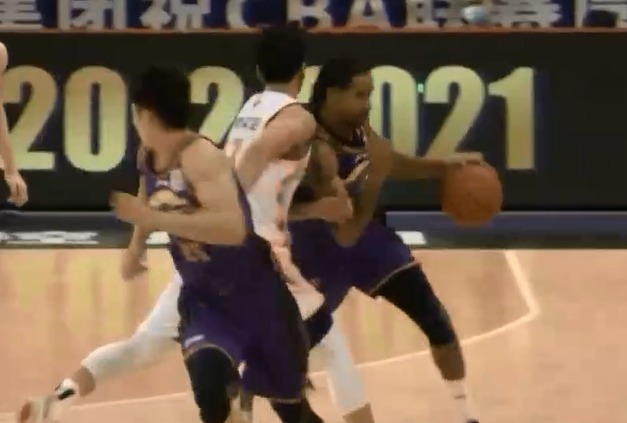 蘭茲博格|韓碩暴力犯規(guī)直接被奪權驅逐，雙方教練對罵，馬布里被吹技術犯規(guī)