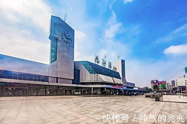 小区|均价近1万7!实探主城高颜值小区,业主笑称早买的都赚了