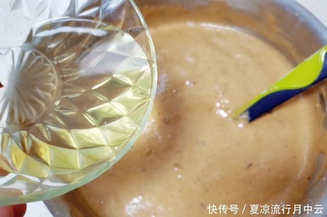 6个鸡蛋1碗红枣,轻松做出家人爱吃的枣糕,香甜绵软,一次成功