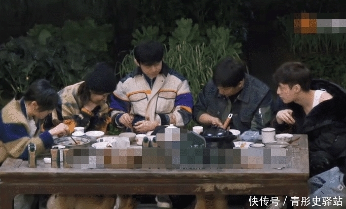 张艺兴 《向往5》张艺兴吃完饭就睡觉,粉丝知道原因后,弹幕被刷屏了