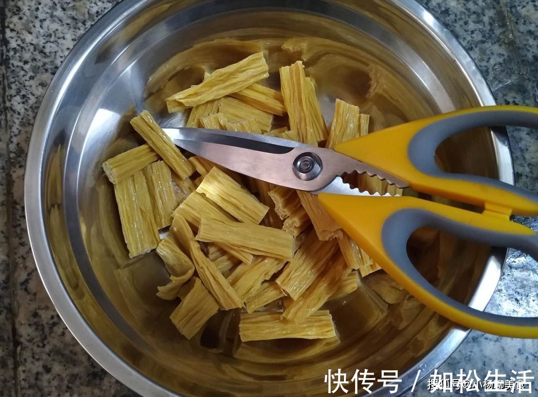 木耳|泡腐竹时,别直接用水泡!多加1物,30分钟就泡好,有嚼劲不夹生