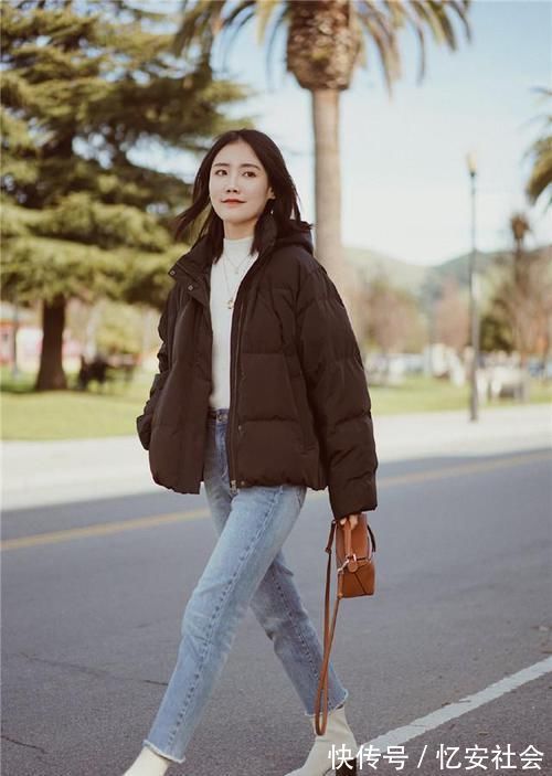 高跟鞋 个矮的女人，不管穿大衣还是羽绒服，记住这3点，显瘦显高又时髦