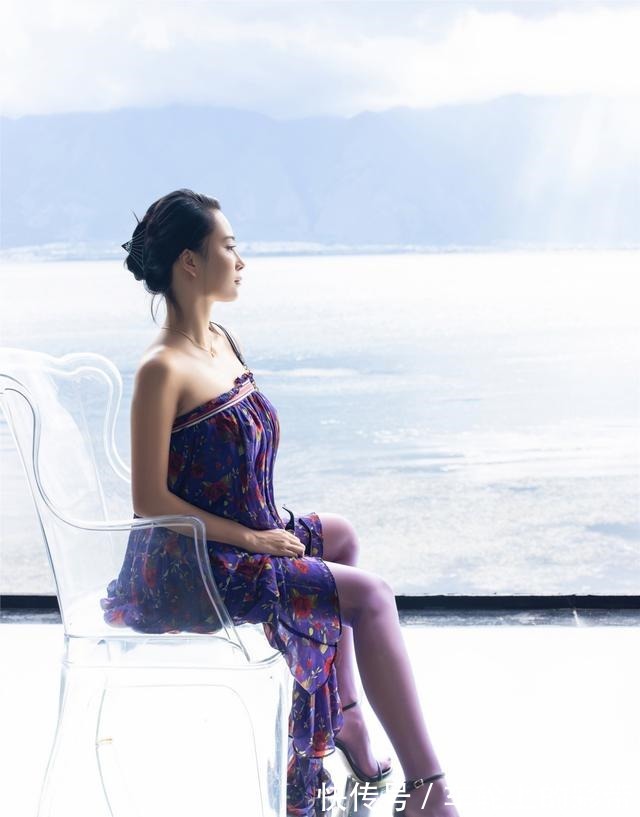 高跟鞋 清新淡雅却又不失性感迷人的度假风抹胸连衣裙