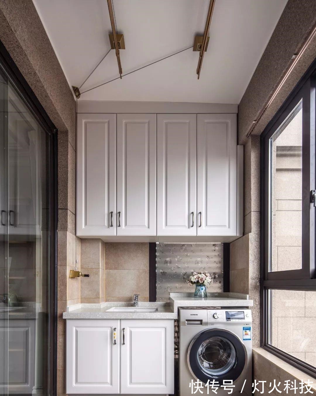 洗衣柜|阳台上的洗衣柜这样设计,不仅美观实用,还能多出一个洗漱台!