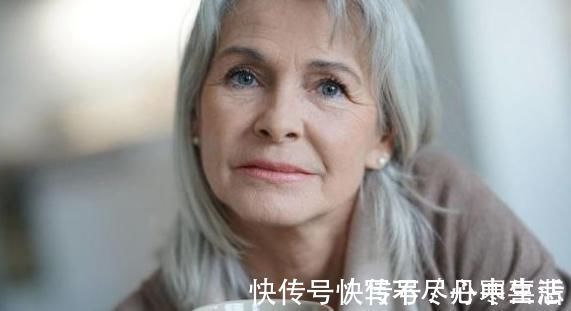 常吃|常吃黑芝麻真能乌发吗?只要坚持3件事,其实比吃黑芝麻还管用!