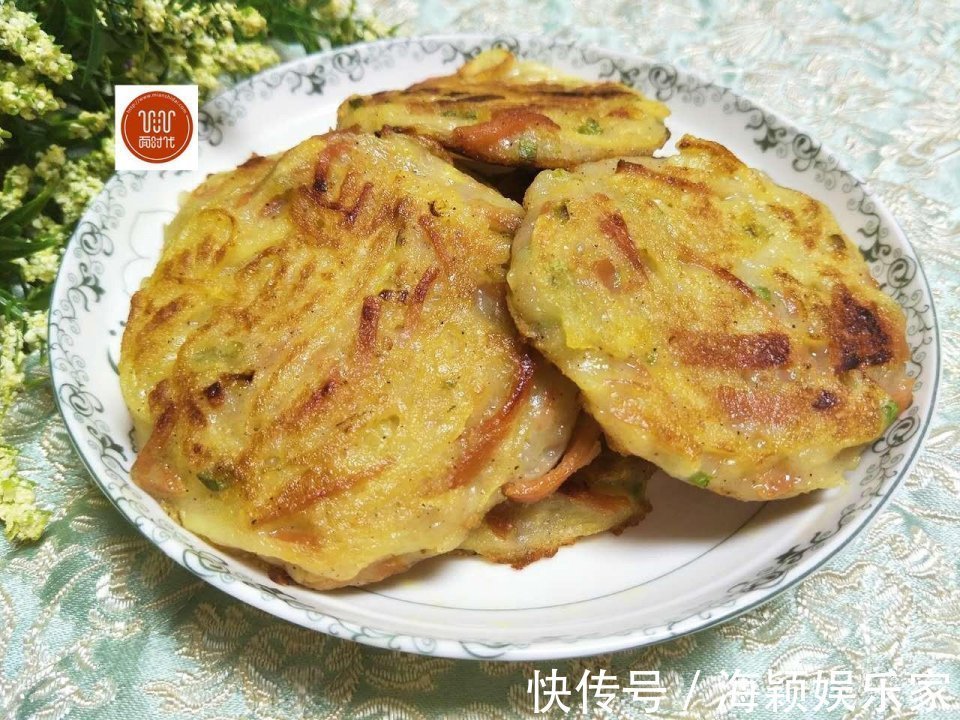 土豆饼的家常做法,软糯咸香美味诱人,做法很简单,比鸡蛋饼都香