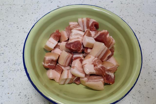 只加|爷爷用了几十年的红烧肉做法,只加四种香料,软糯入味、红亮诱人