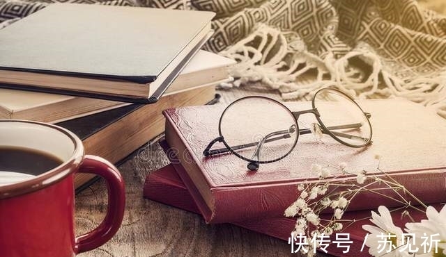 茗香#散文,阳光落在掌心,书卷且伴香茗