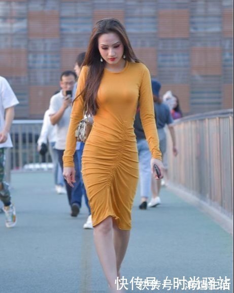 小姐姐 微胖姐姐太迷人，修身包臀连衣裙，完美塑造出好身材