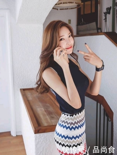 发挥|时尚靓丽的连衣裙美女,完美发挥紧身裙修身的作用!