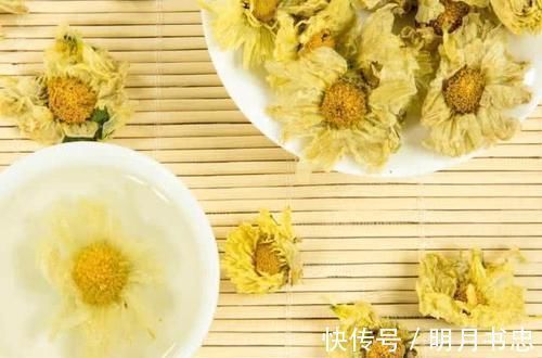 一宝|泡菊花茶喝,别忘加一宝,养肝明目,睡眠好了,还排毒燃脂