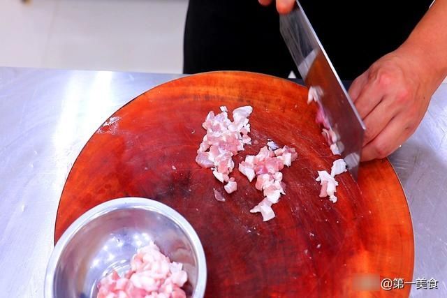  豆腐里打2个鸡蛋，不炒也不炸，一周吃7次吃不够，比吃肉还香