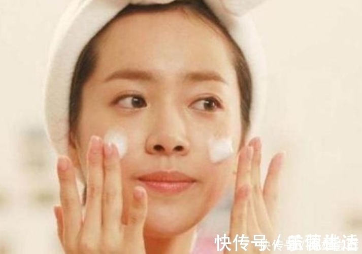皮肤|洗完脸还在先拍水再擦乳?难怪皮肤总干燥粗糙,第一步你都搞错
