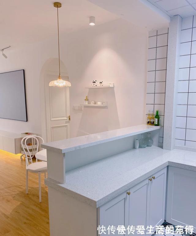 吊顶|越来越多人不吊顶,不做背景墙,看看她家,明亮宽敞,以后照着装