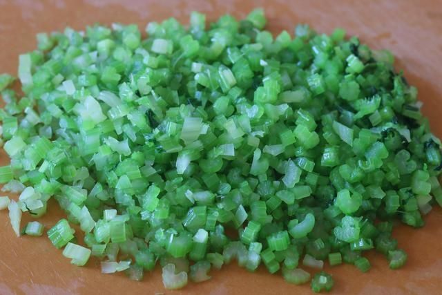 这三样，堪称包子馅儿的黄金搭配，鲜香、爽口，一吃就停不下来