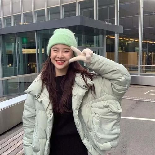  轻松|羽绒服里边穿什么？这几个搭配思路，时髦显气质，轻松摆脱臃肿感