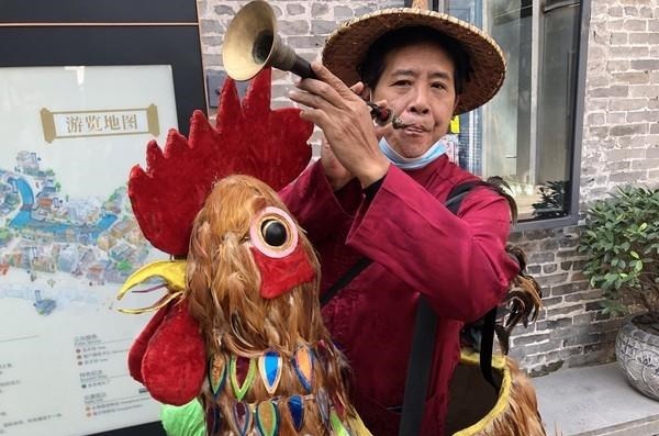 唢呐|「公鸡人」吹唢呐逛大街叫卖 咏春传人坐镇广州永庆坊