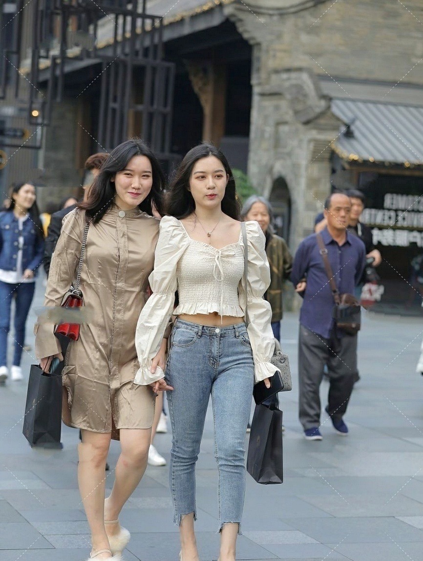 穿衣搭配 成熟风的小姐姐,轻松遮掩“腿粗胯宽”,更有女人味!
