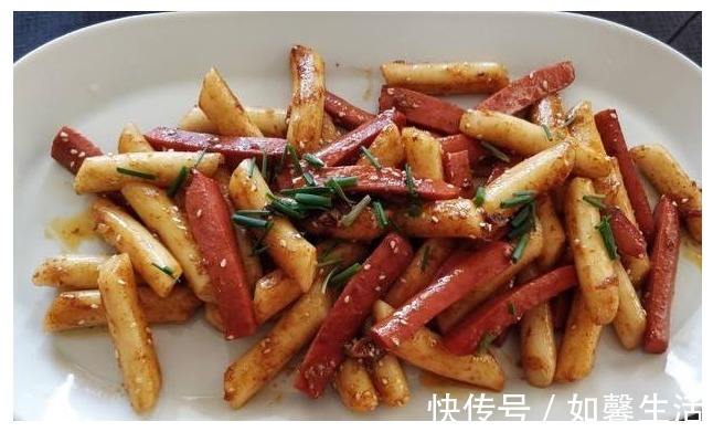 辣椒粉|年糕和香肠这样搭配，完胜学校街边小吃，自己动手卫生又美味