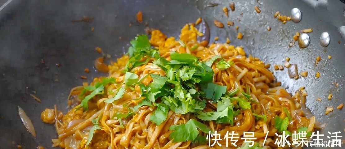 面条不要水煮，换种新吃法，比水煮好吃比炒简单，一周吃6次不多！