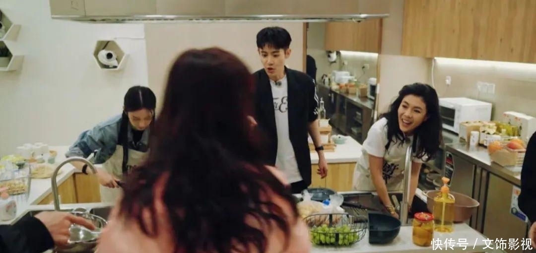 名利场 对7个人用7种说话方式,苏芒的社交堪称教科书,18年名利场没白混