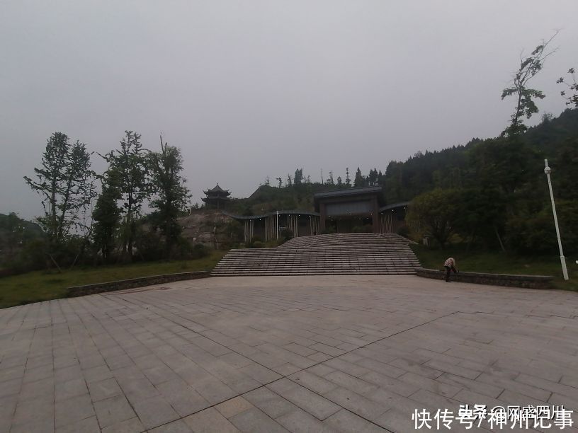 蓬安|逛游百牛赞歌广场，这里风景独好