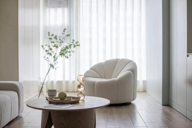 收纳|这对夫妻的“穷装风”新家,明亮又舒适,证明了越简单越美好!