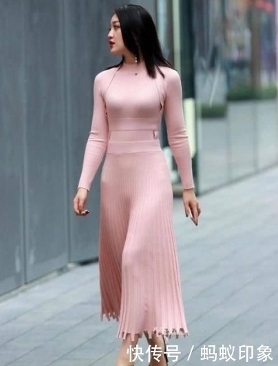 唯美的连衣裙美女,展现出女神的魅力,十分吸睛!