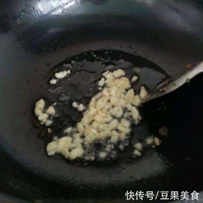 道家常干鱿鱼炒丝瓜|这道家常干鱿鱼炒丝瓜简单快手，超下饭
