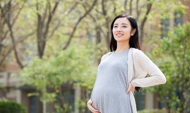 胎儿|孕妇能弯腰捡东西伤腹中胎儿吗医生说的是实话，别再无知了