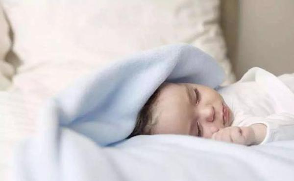 发育|宝宝睡觉时出现这个表情，大脑发育多半已达标，看看你家娃有没有