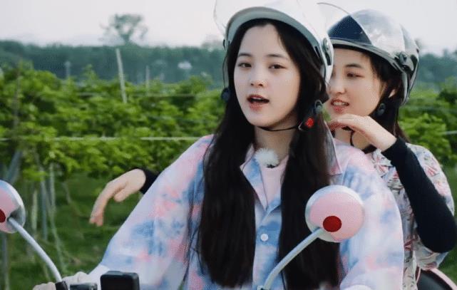 工作人员 节目组保护措施有多强?欧阳娜娜骑电车,看清多少人员护驾,懵了