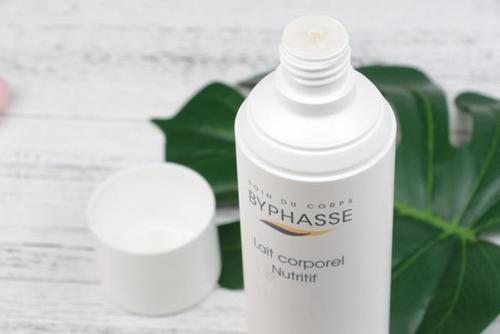 防晒霜 皮肤应该穷养还是富养聪明、皮肤好的女人,4种护肤品不会砸钱