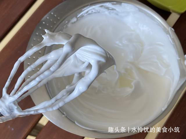 不开裂不回缩的酸奶纸杯小蛋糕，详细做法，保证你可以一次成功