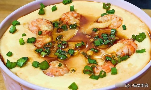 鸡蛋豆腐蒸虾仁，制作方法简单，营养好吃可口，老人小孩都喜欢吃