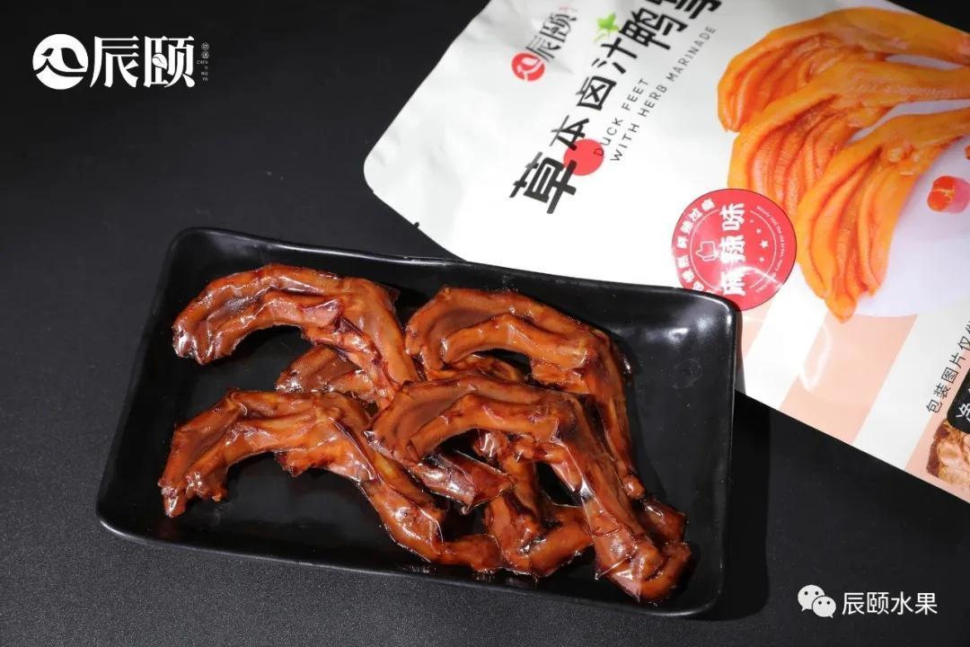 辰颐物语:温州草本卤鸭掌,低脂肪,肉质脆爽劲道,入味三分