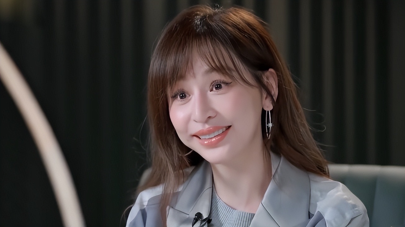 张天爱的"直角肩",金晨的"排骨胸",娱圈"病态审美"该停了_易看资讯网