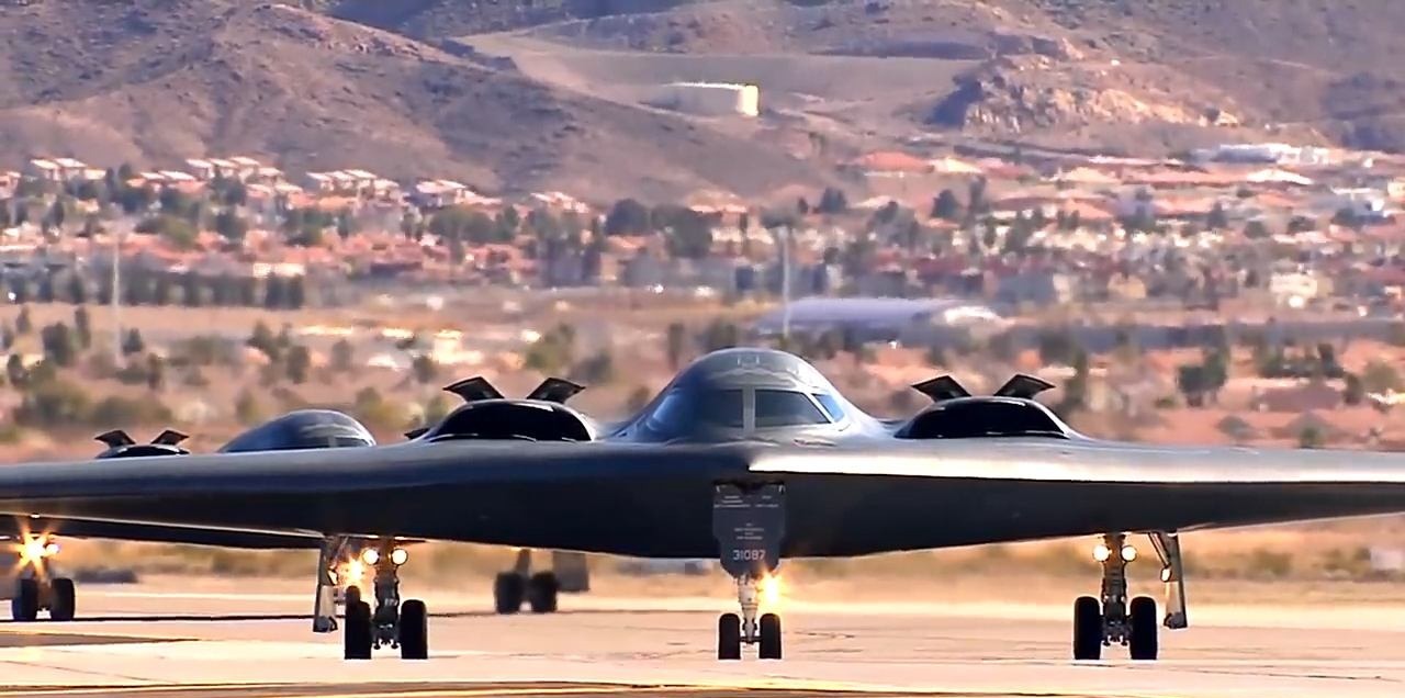 战略轰炸机|最强轰炸机载弹量对比，美23吨，俄45吨，我国是多少？