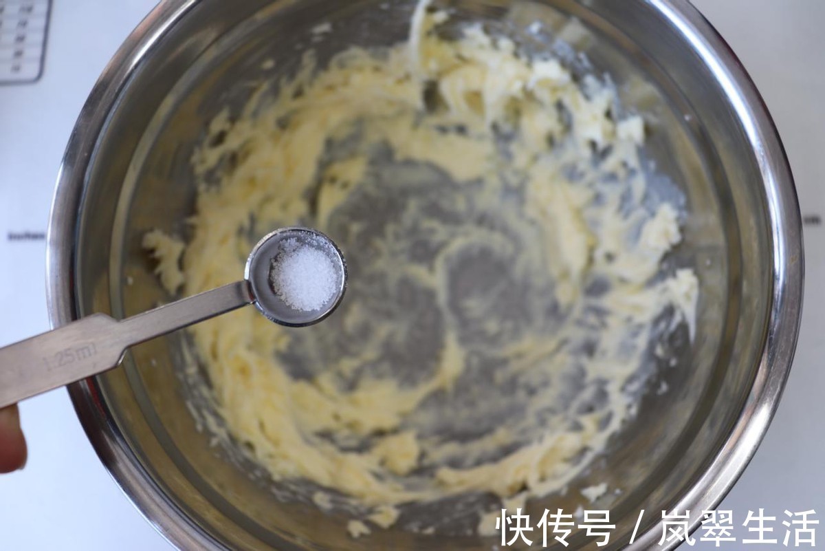 苏打粉|营养价值极高的碱性饼干,充满香葱的味道,一咬一口酥