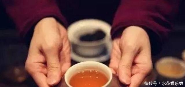 茶友们|医生首次警告：老这样喝茶，你就等着去换肾吧