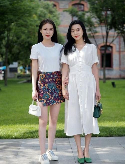 范儿|美女浅绿色中袖,搭配瑜伽裤,女神范儿十足时尚感拉满!