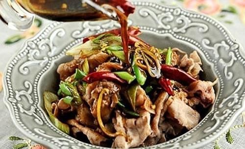  上桌|入口鲜香至极的下饭菜，越嚼越香，端上桌家人就着米饭，吃爽了！