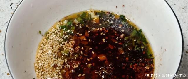 弟弟一家来拜年,上了一盘这菜,不到几分钟光盘,脆爽鲜香又开胃