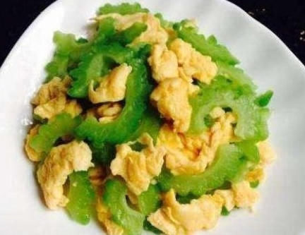 香浓可口的几道下饭菜，好吃易做上桌快，蒸好的排骨滤掉汤汁