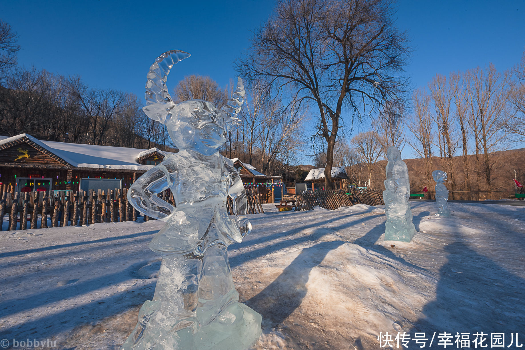 忘忧湖上的蓝冰之旅，感受气泡湖神秘魅力，嗨玩冰雪的玉渡山