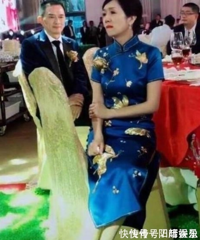 改装 最美“旗袍”妈妈厉害了,XS码改装旗袍都能穿下,亲家母都要嫉妒